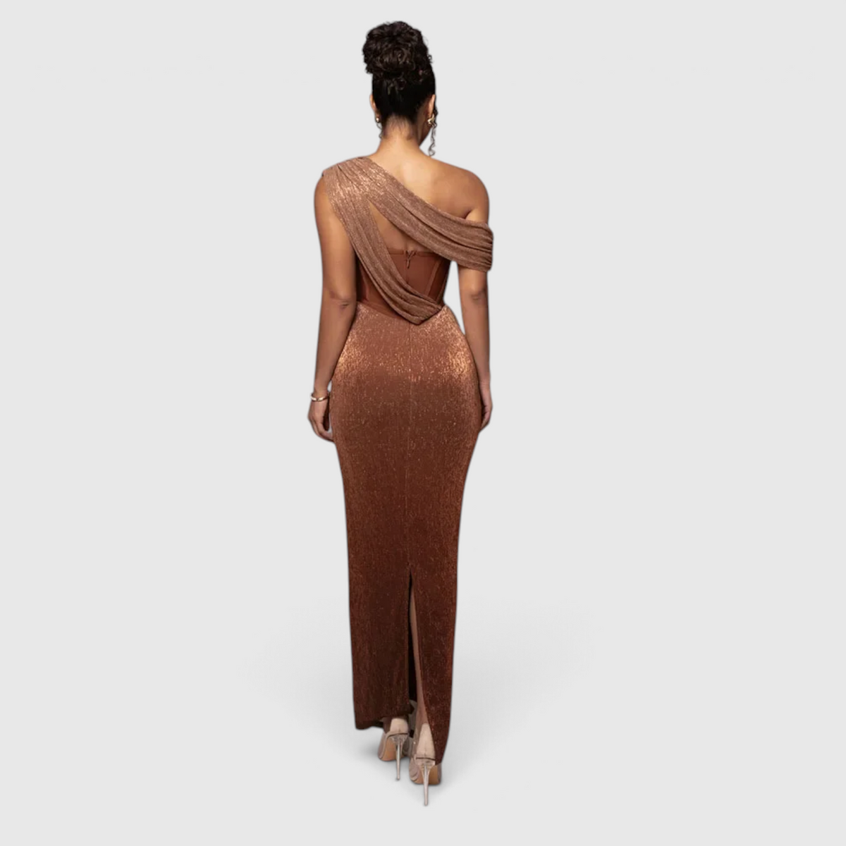 Fashion : Women's One-Shoulder Evening Dress with Metallic Finish in van Vanda Liamo