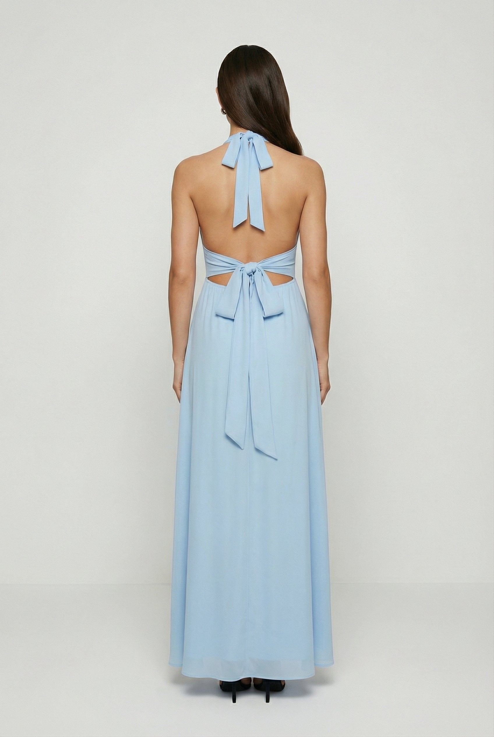 Maxi Dresses : Women's Blue Backless Maxi Dress - Elegant & Flowy Summer Gown in van Vanda Liamo
