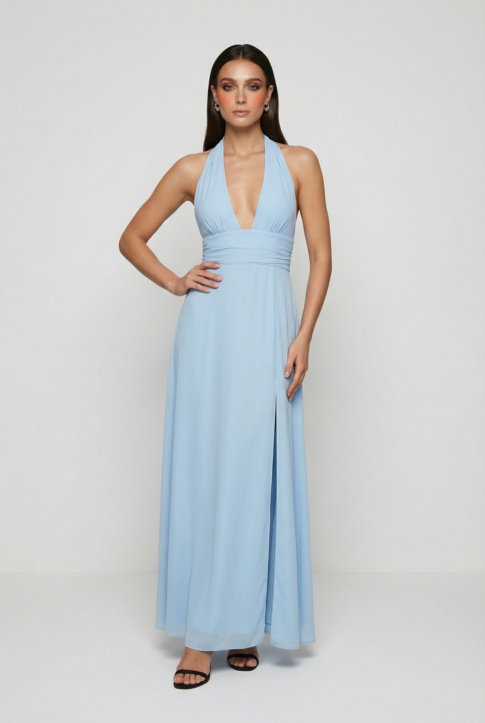 Maxi Dresses : Women's Blue Backless Maxi Dress - Elegant & Flowy Summer Gown in van Vanda Liamo