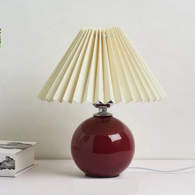 Home Decor : Vintage Heritage Table Lamp - Pleated Shade Nightstand Light in Burgundy & Beige van Vandaliamo