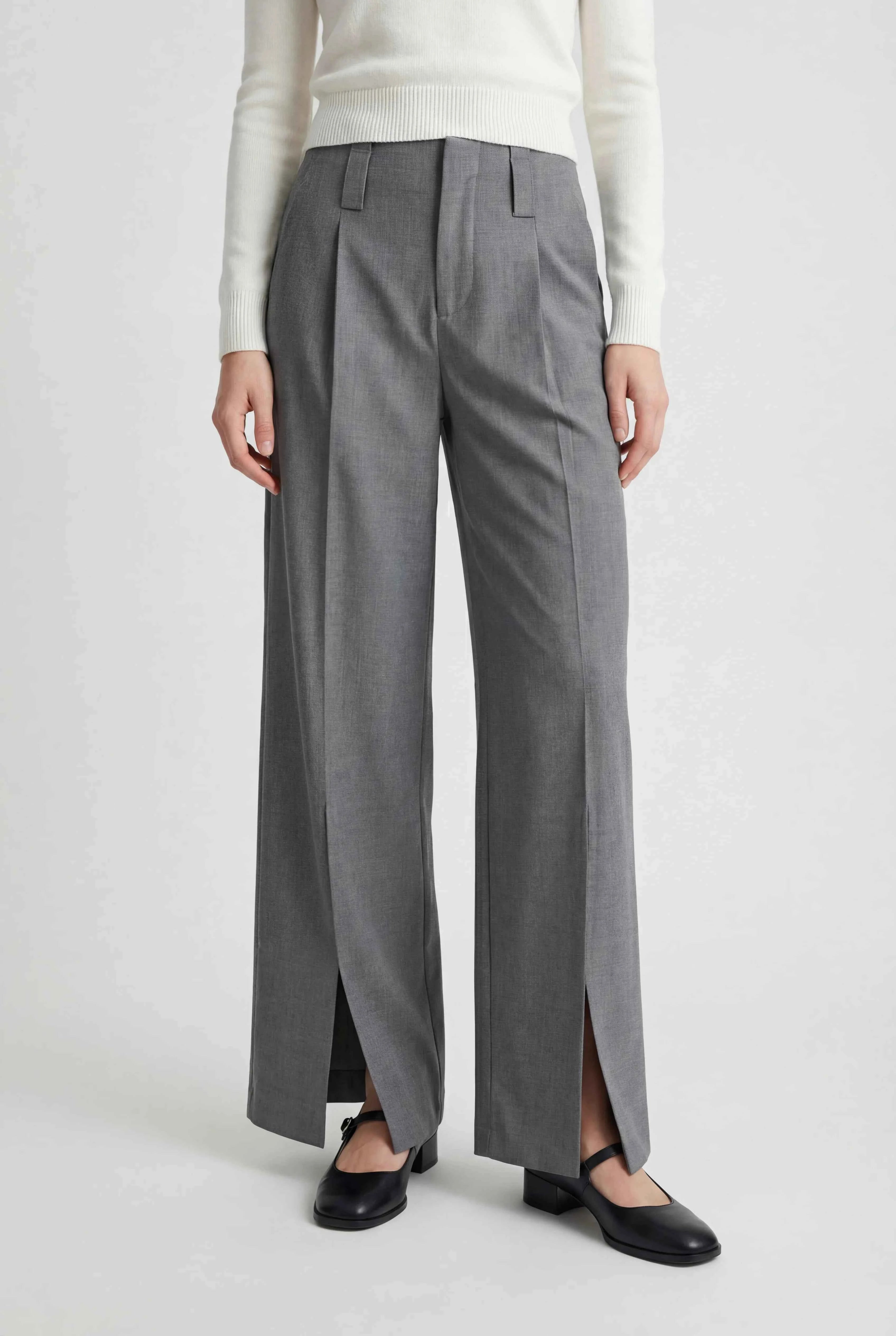 Pants : Women's High-Waisted Gray Pleated Pants in van Vanda Liamo