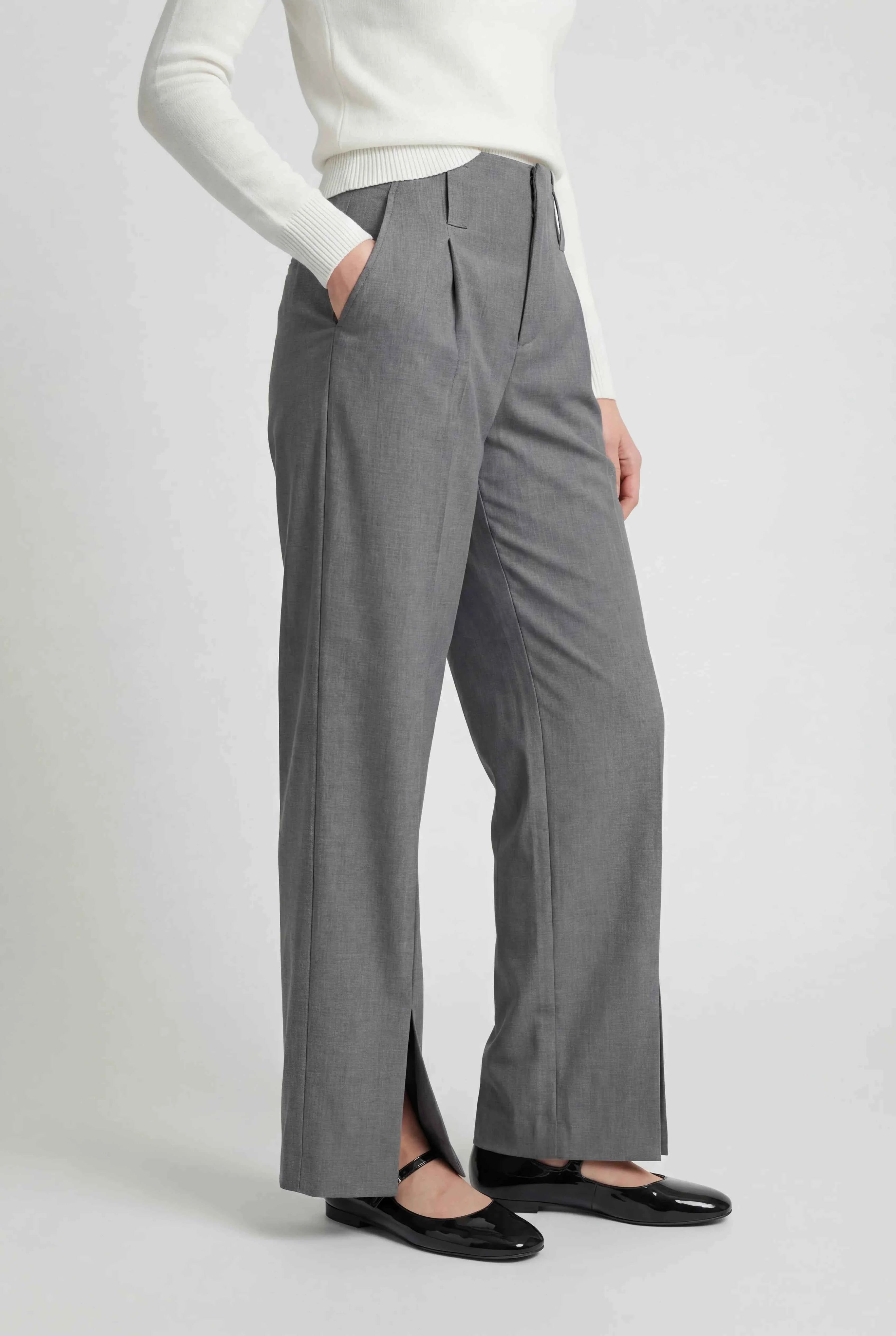 Pants : Women's High-Waisted Gray Pleated Pants in van Vanda Liamo