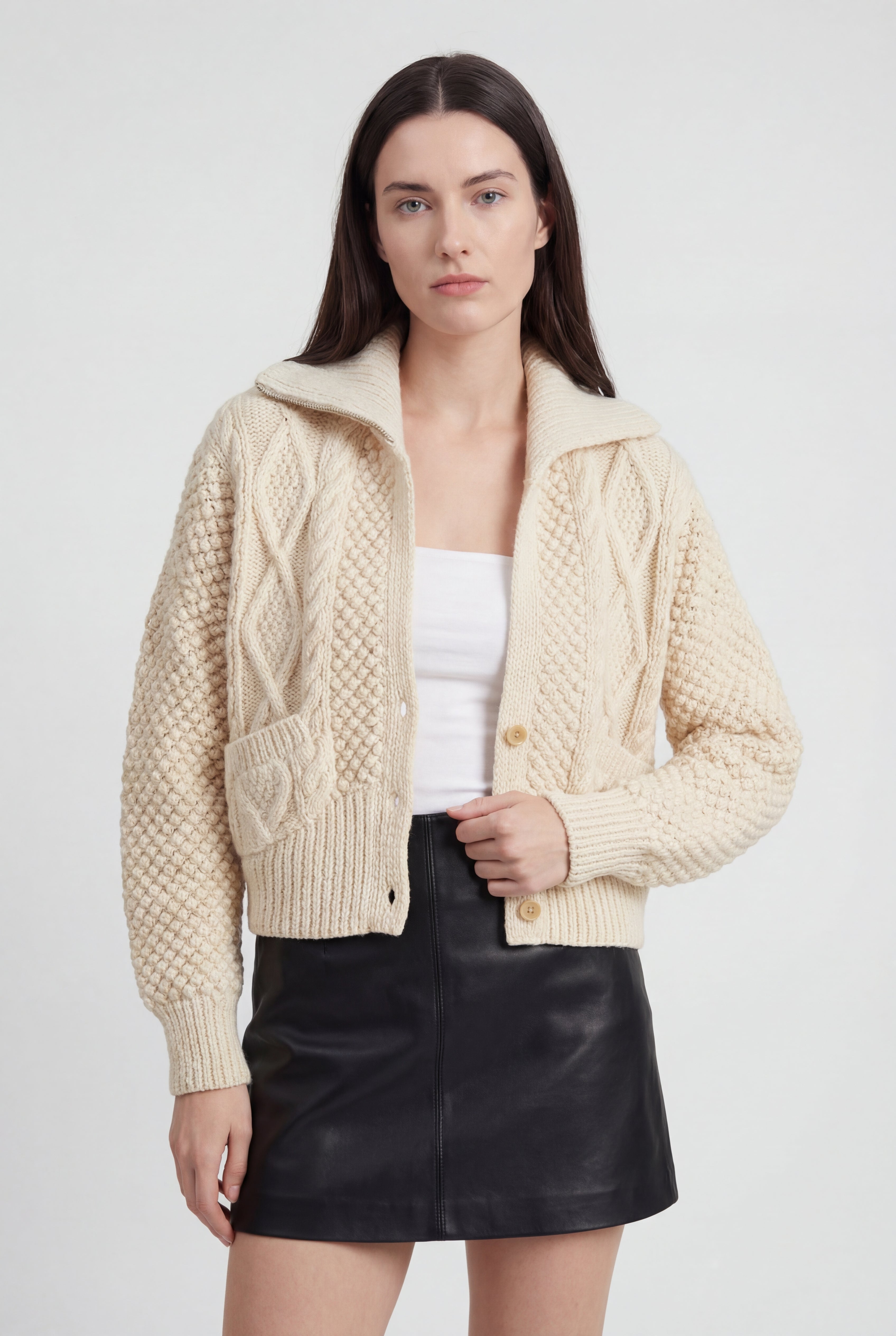 Cardigan : Women's Cropped Knit Cardigan Sweater - Soft & Stylish Short-Sleeve Design in van Vanda Liamo