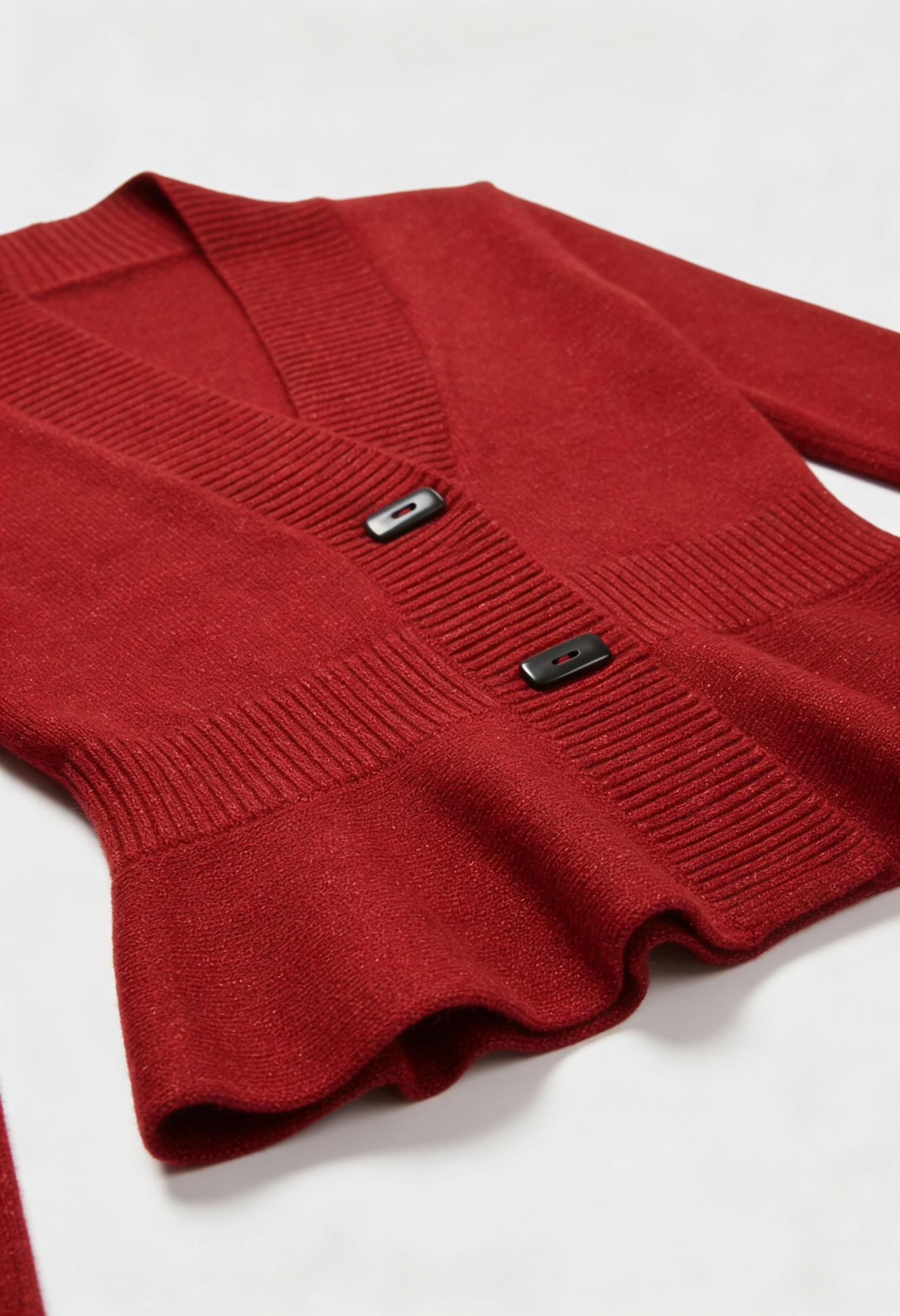 Cardigan : Women's Slim-Fit Burgundy V-Neck Knit Cardigan Sweater in van Vanda Liamo