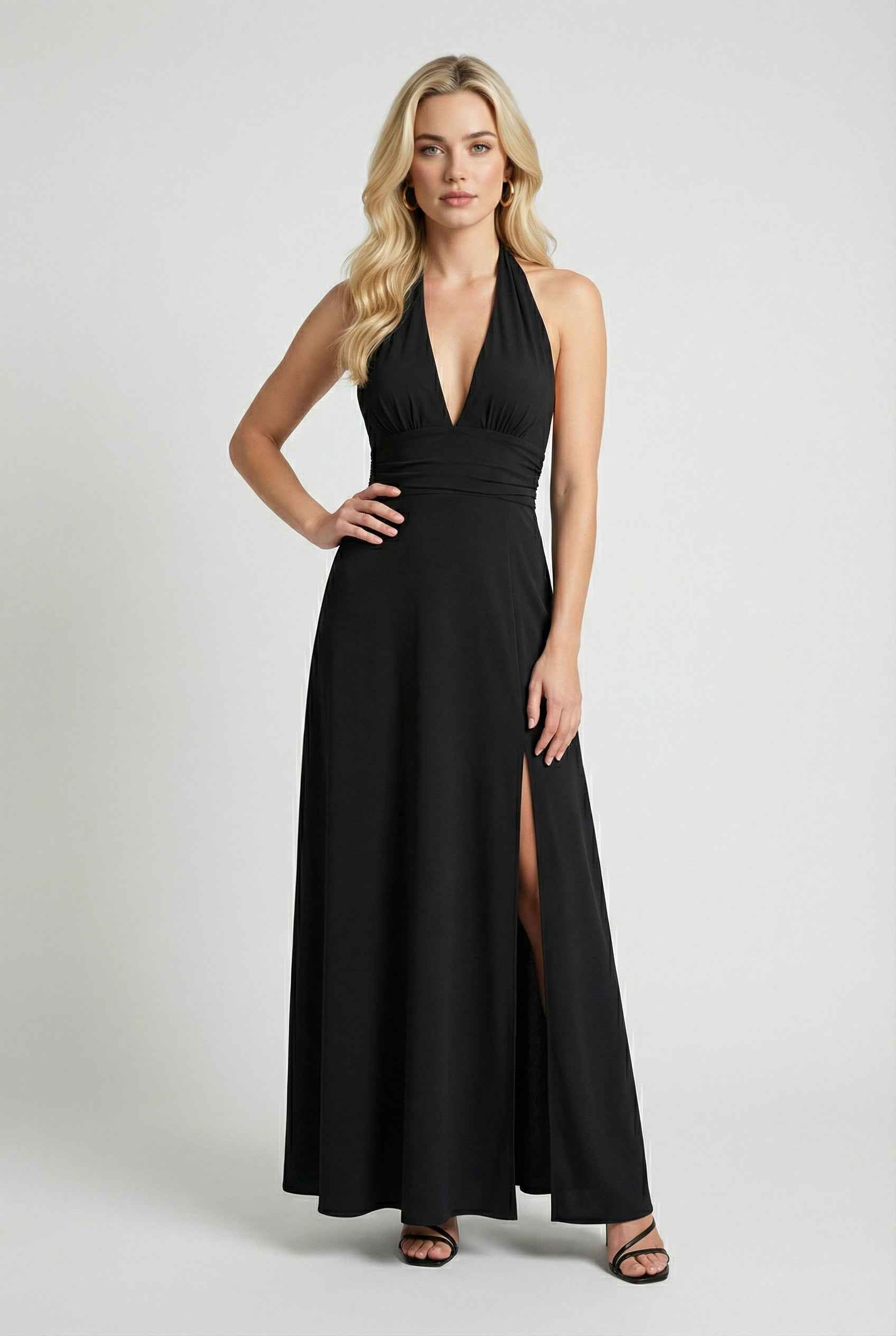 Maxi Dresses : Women's Black Halter Neck Maxi Dress - Elegant & Flowy Summer Evening Gown in van Vanda Liamo