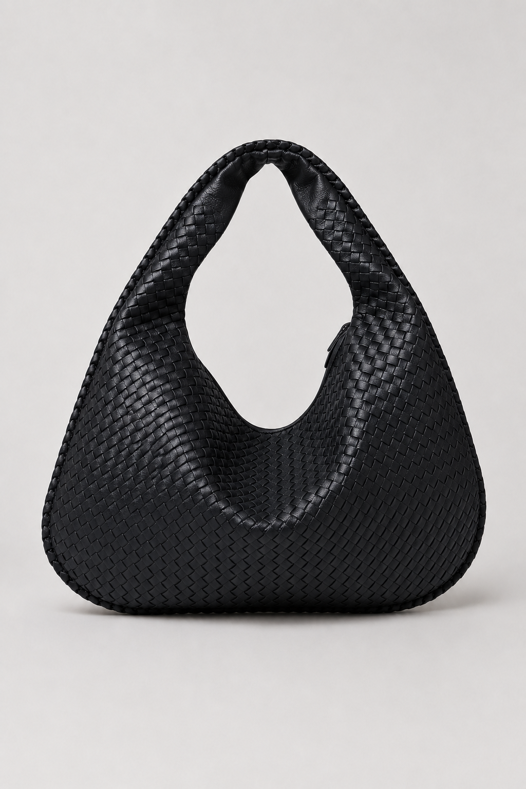 Schoudertas : Women's Braided Vegan Leather Shoulder Bag - Trendy Woven Handbag in Black van Vandaliamo