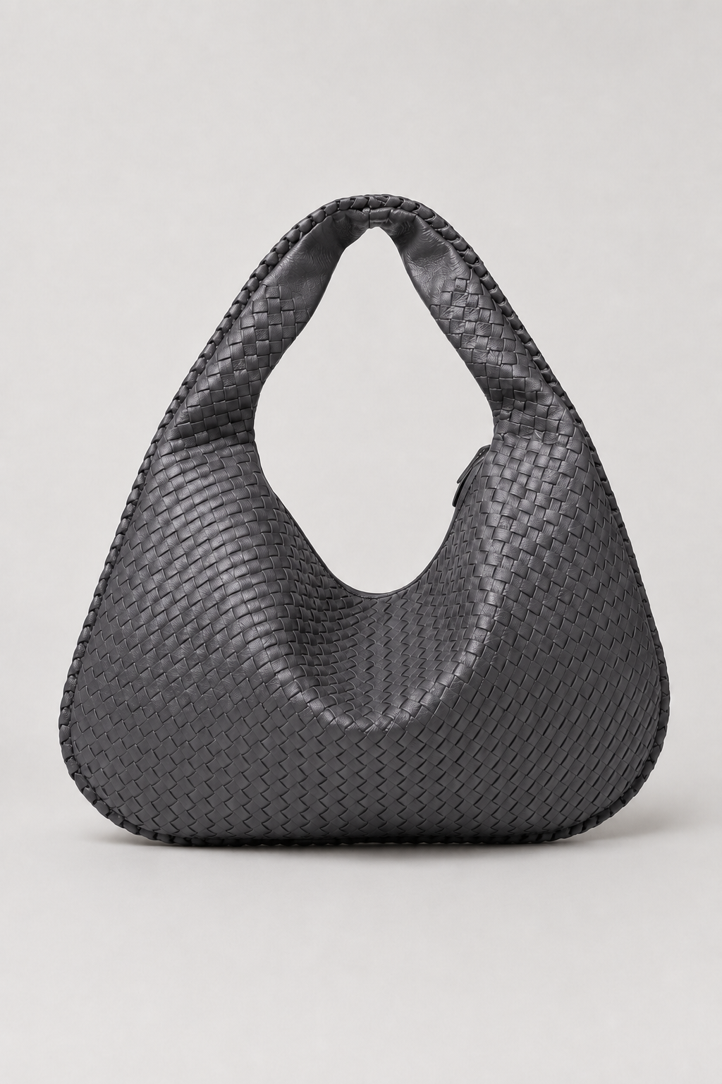 Schoudertas : Women's Braided Vegan Leather Shoulder Bag - Trendy Woven Handbag in Dark Gray van Vandaliamo