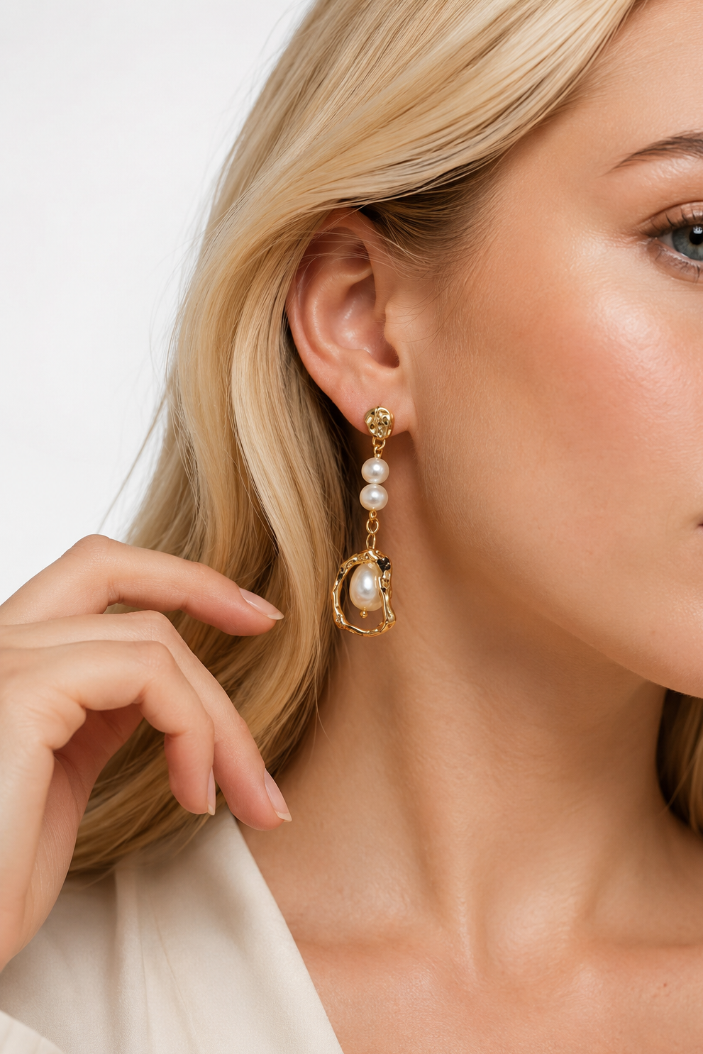Women’s Gold Baroque Pearl Earrings – Sculptural & Effortlessly Chic