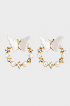 Earrings : Women’s Pearl Butterfly Earrings – Subtle Sparkle & Modern Style in Silver van Vandaliamo