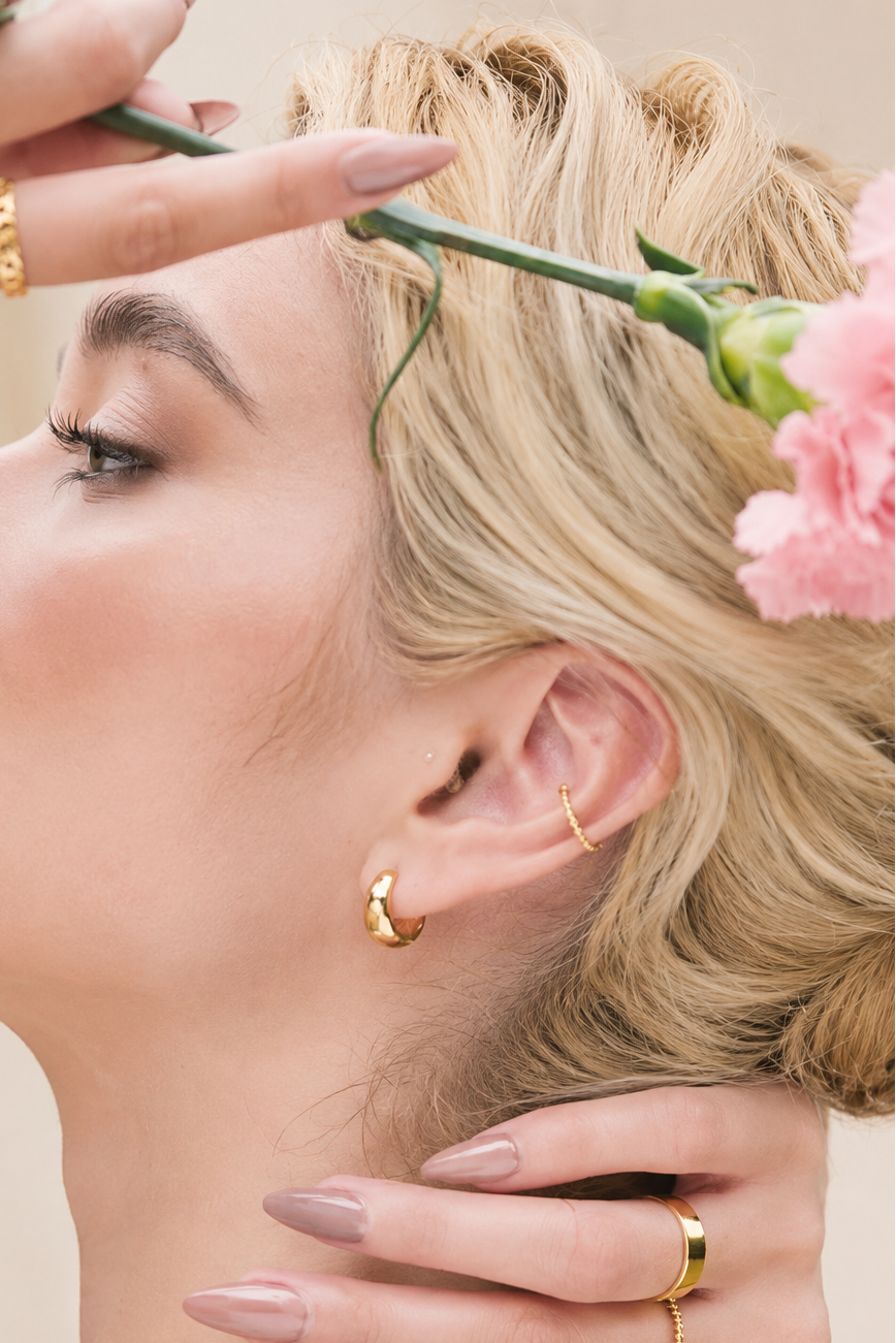 Earrings : Women’s Puffed Oval Hoop Earrings - Seamless Latch Closure & Daily Elegance in van Vandaliamo