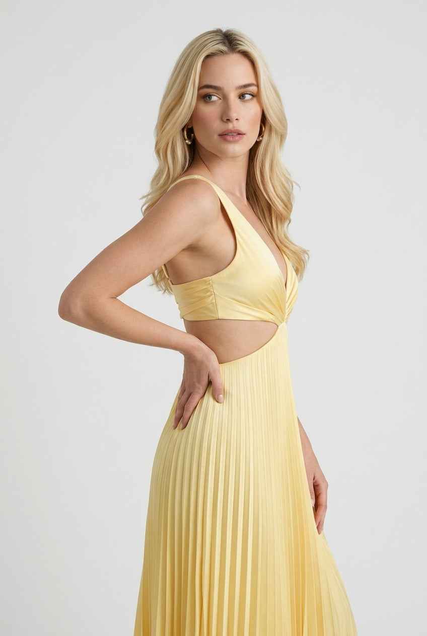 Maxi Dresses : Women’s Sunlit Pleated Dress – Flowing Elegance for Warm Days in van Vanda Liamo