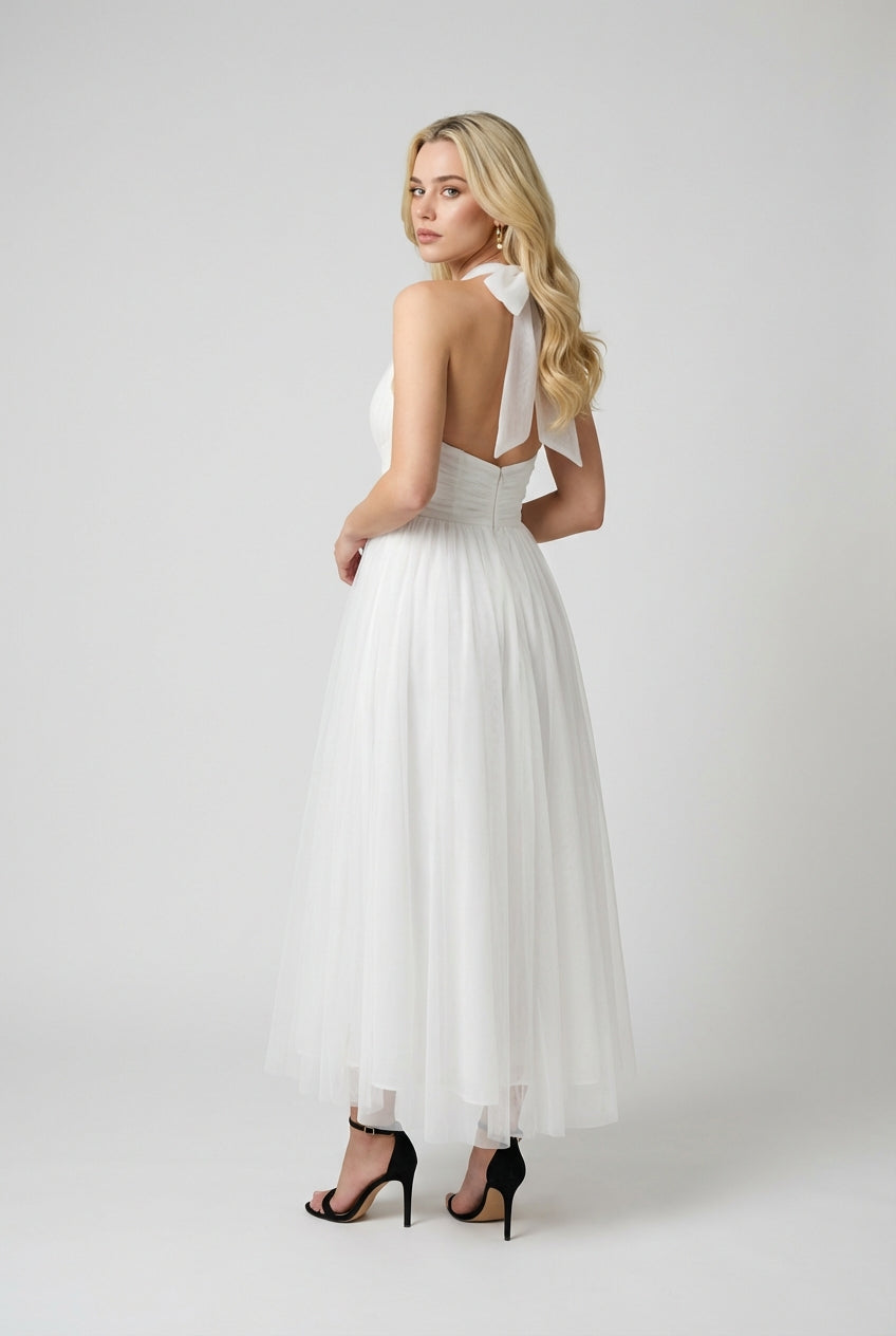 Dresses : Women's White Halter Neck Midi Dress - Elegant Summer A-Line Style in van Vanda Liamo