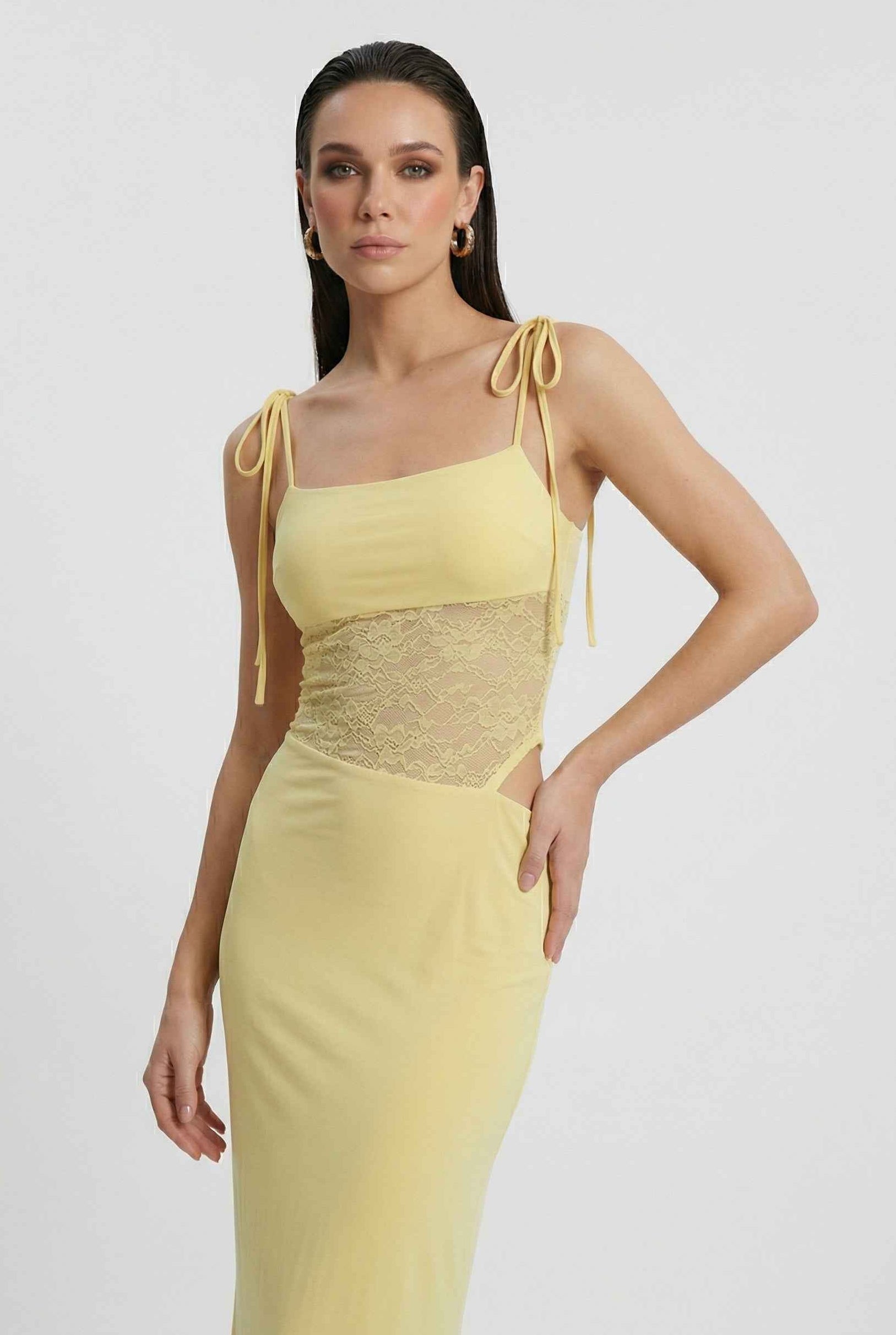 Women's Dresses : Women's Yellow Lace Maxi Dress - Elegant Floral Design in van Vanda Liamo