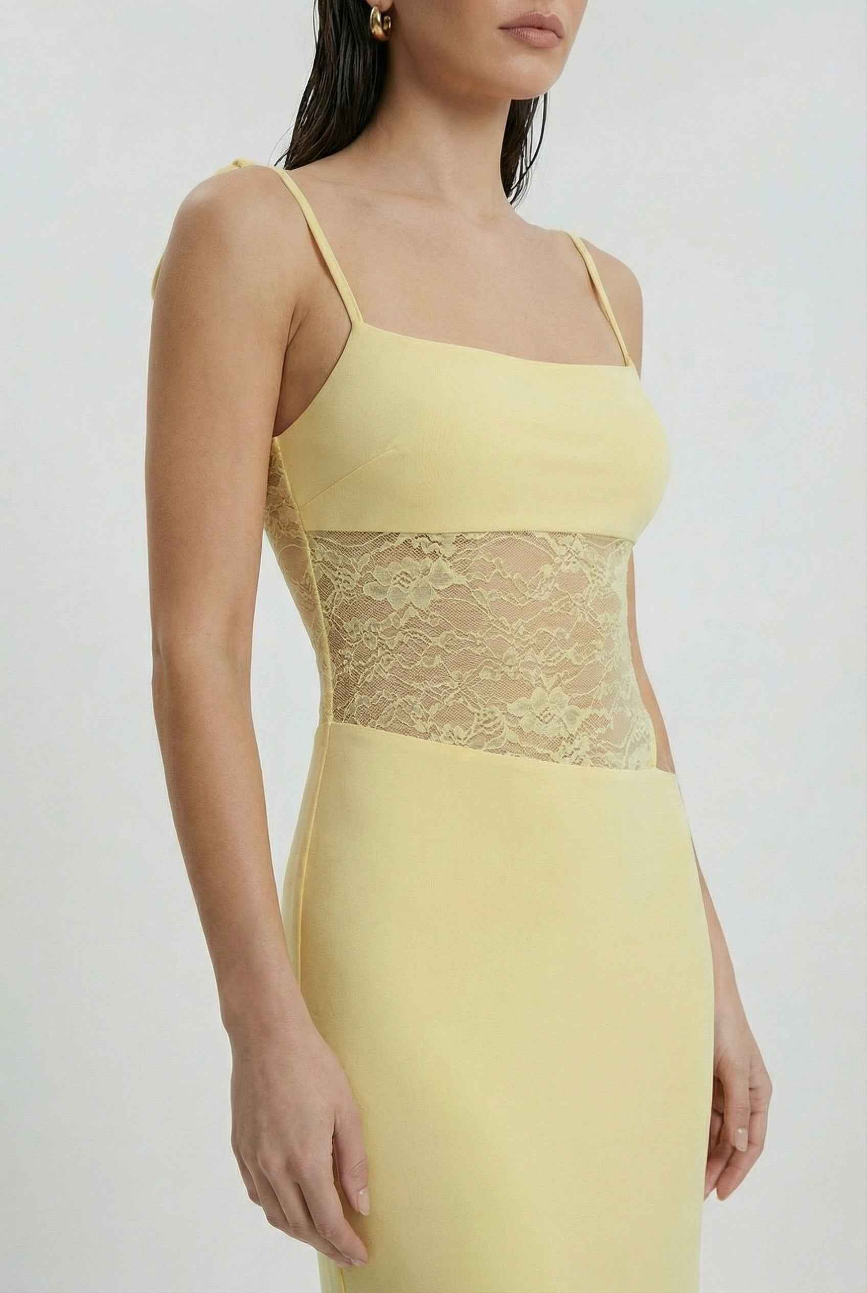 Women's Dresses : Women's Yellow Lace Maxi Dress - Elegant Floral Design in van Vanda Liamo