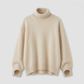 Fashion : Women's Cashmere Sweater with Turtleneck Collar in Cream van Vanda Liamo
