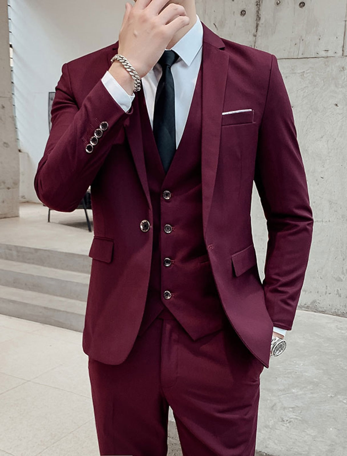 Menswear/Suits : Men's Three-Piece Suit - Two-Button Classic Cut in Wit van Vanda Liamo
