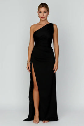 Dress : Women's Satin One-Shoulder Maxi Dress in Black van Vandaliamo