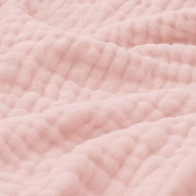Throw Blankets : Muslin Cotton Throw - Soft, Lightweight and Breathable for Any Season in Pink van Sansoti